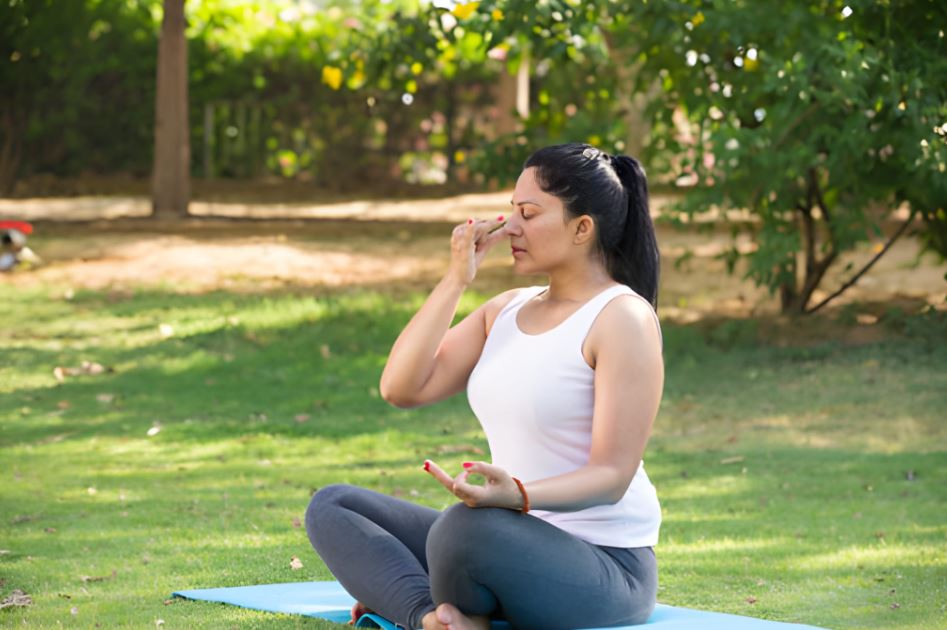 Read more about the article Surya Bhedana Pranayama: Benefits and Contraindications
